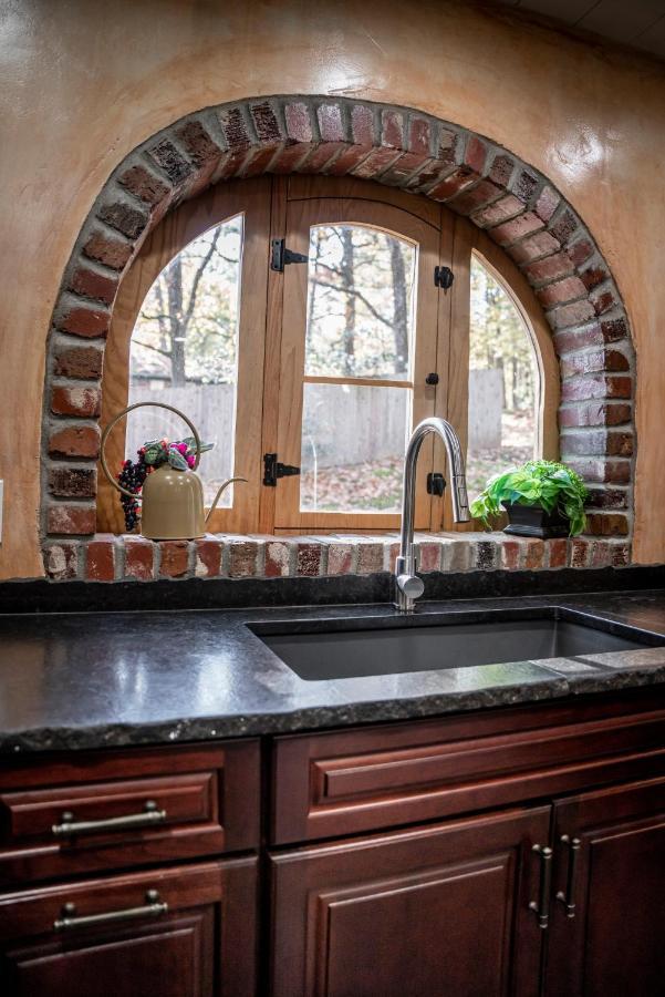 The Hobbit House, Fantasy Comes Home! Russellville Exterior foto